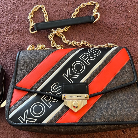 Michael Kors Crossbody matching purse/wallet - Picture 1 of 4